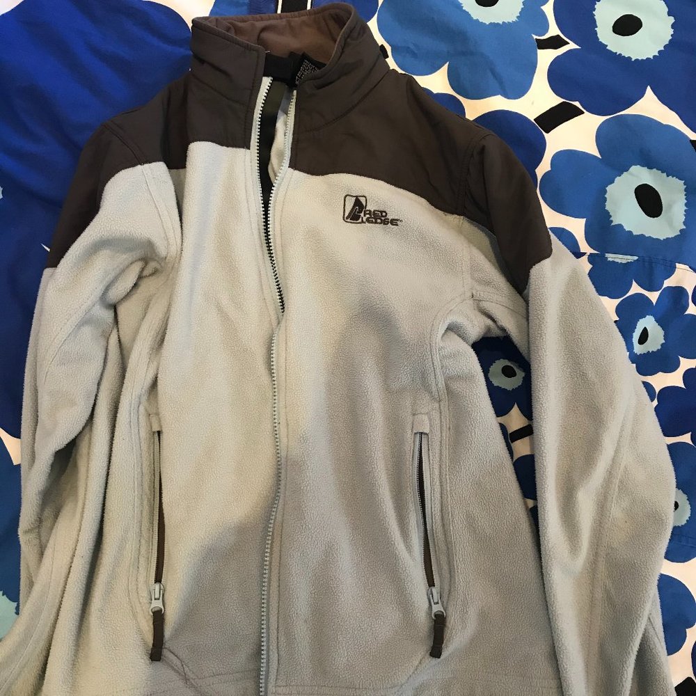 light blue/gray fleece, size S